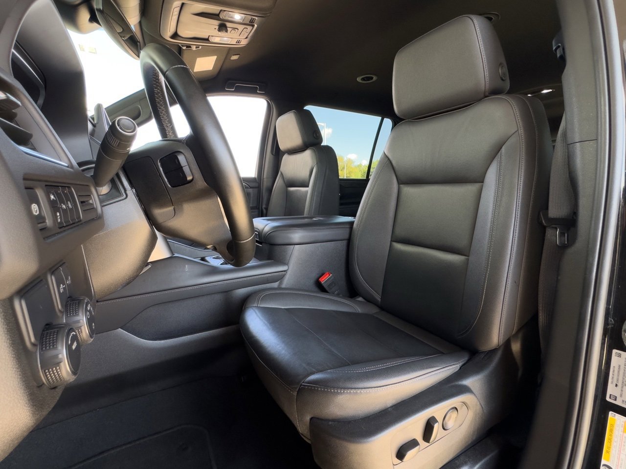 2024 Chevrolet Suburban LT photo 4
