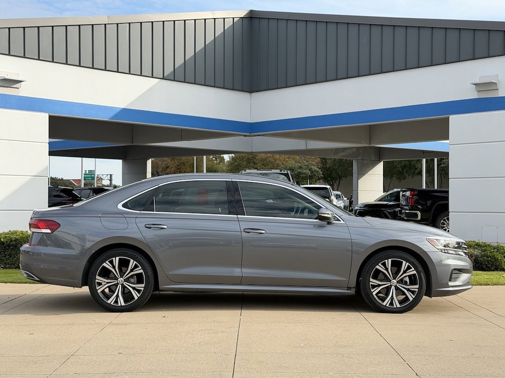 Used 2021 Volkswagen Passat 2.0T SE Sedan