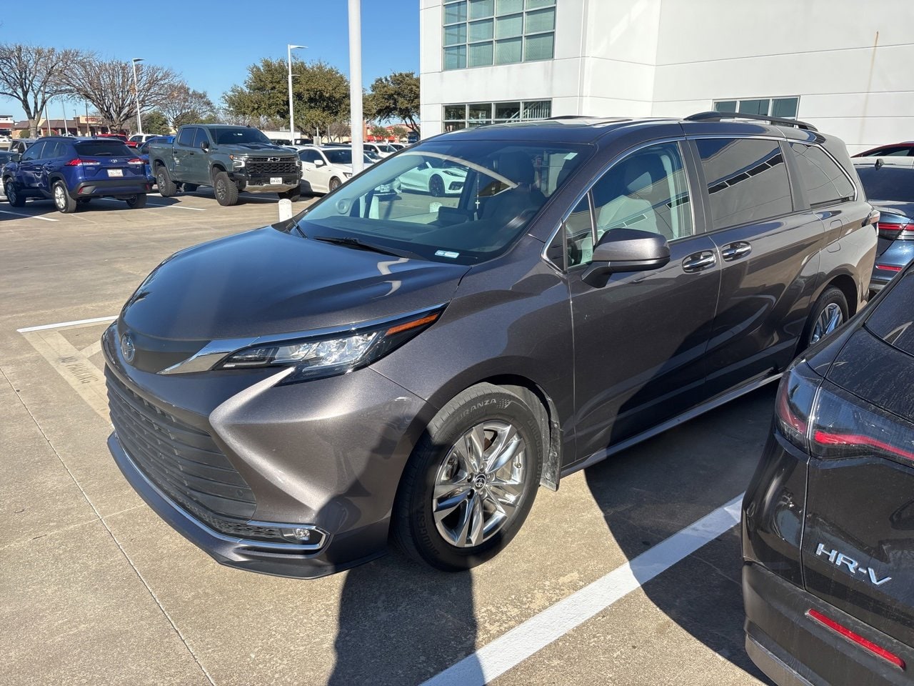 2023 Toyota Sienna XLE's photo
