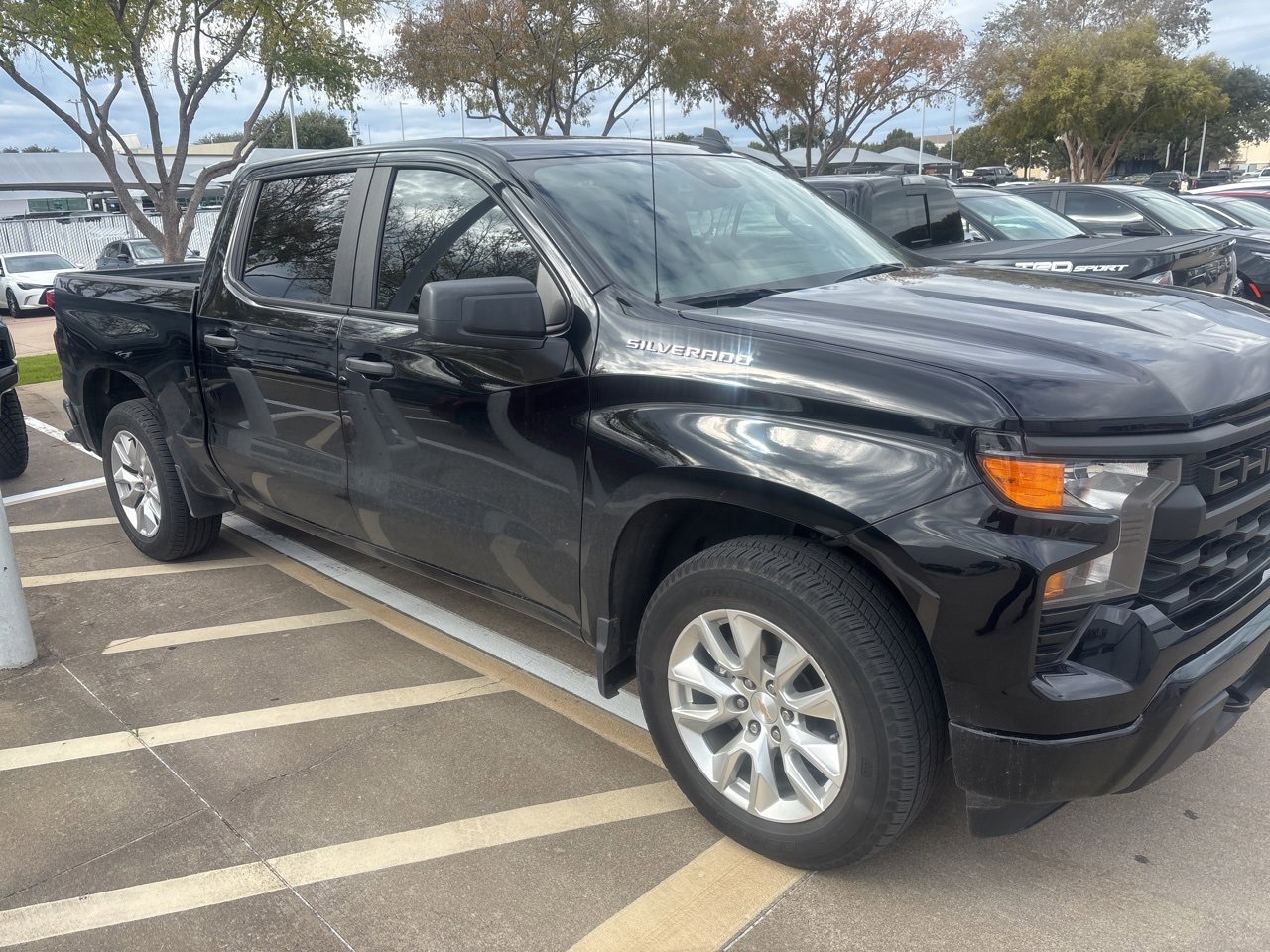 2023 Chevrolet Silverado 1500 Custom photo 2