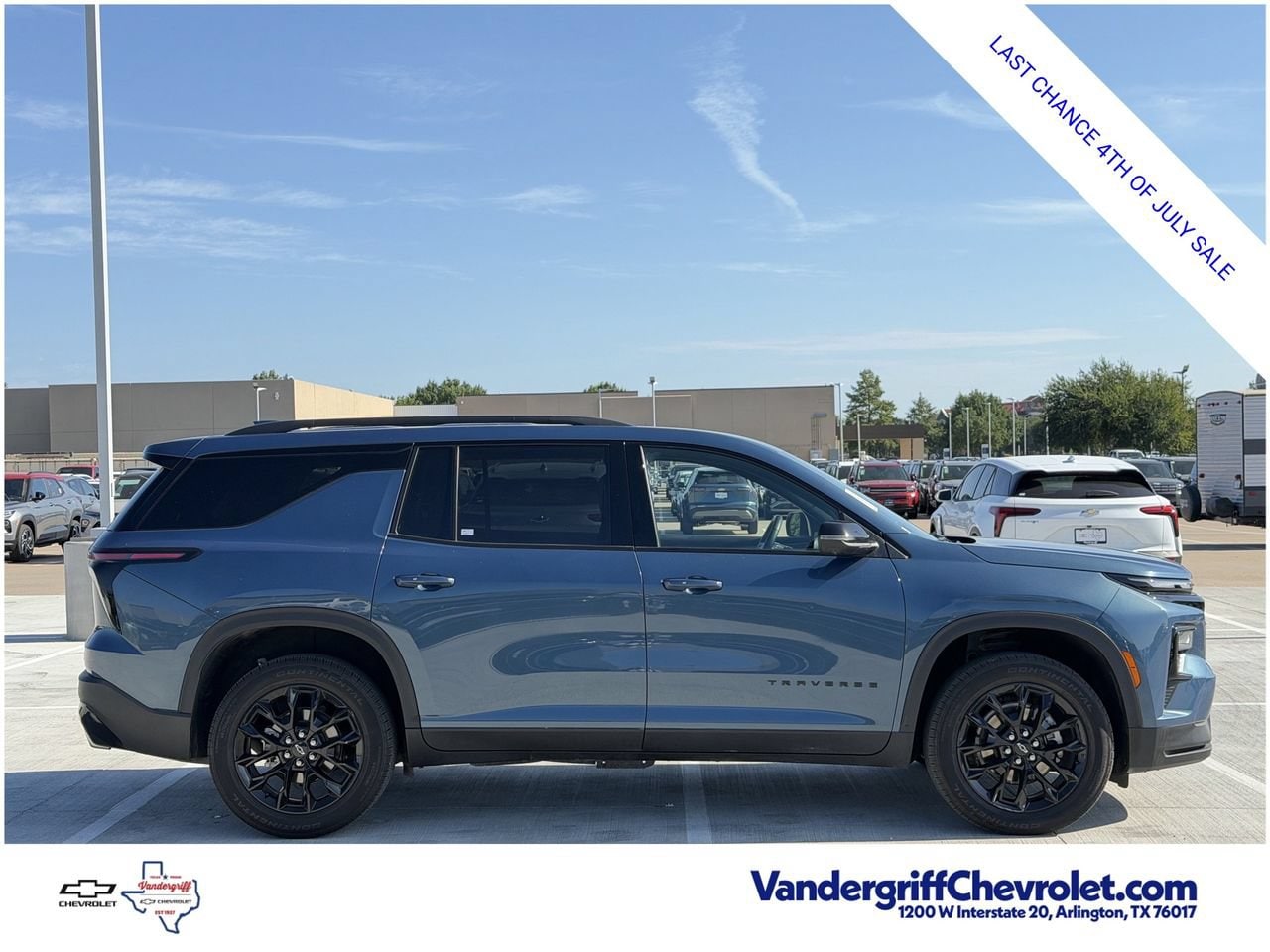 2025 Chevrolet Traverse LT - Photo 3