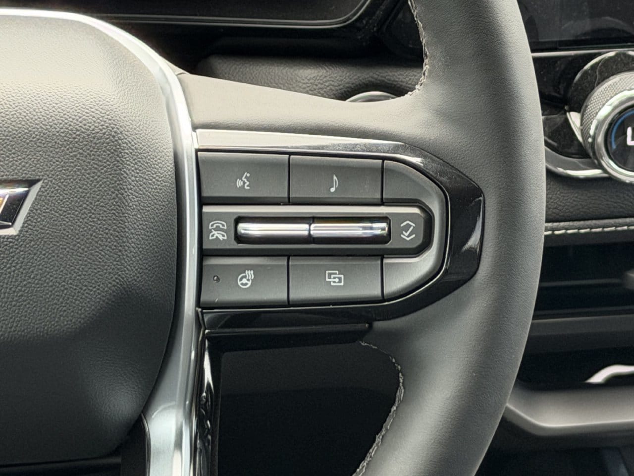 2026 Chevrolet Colorado LT - Photo 14