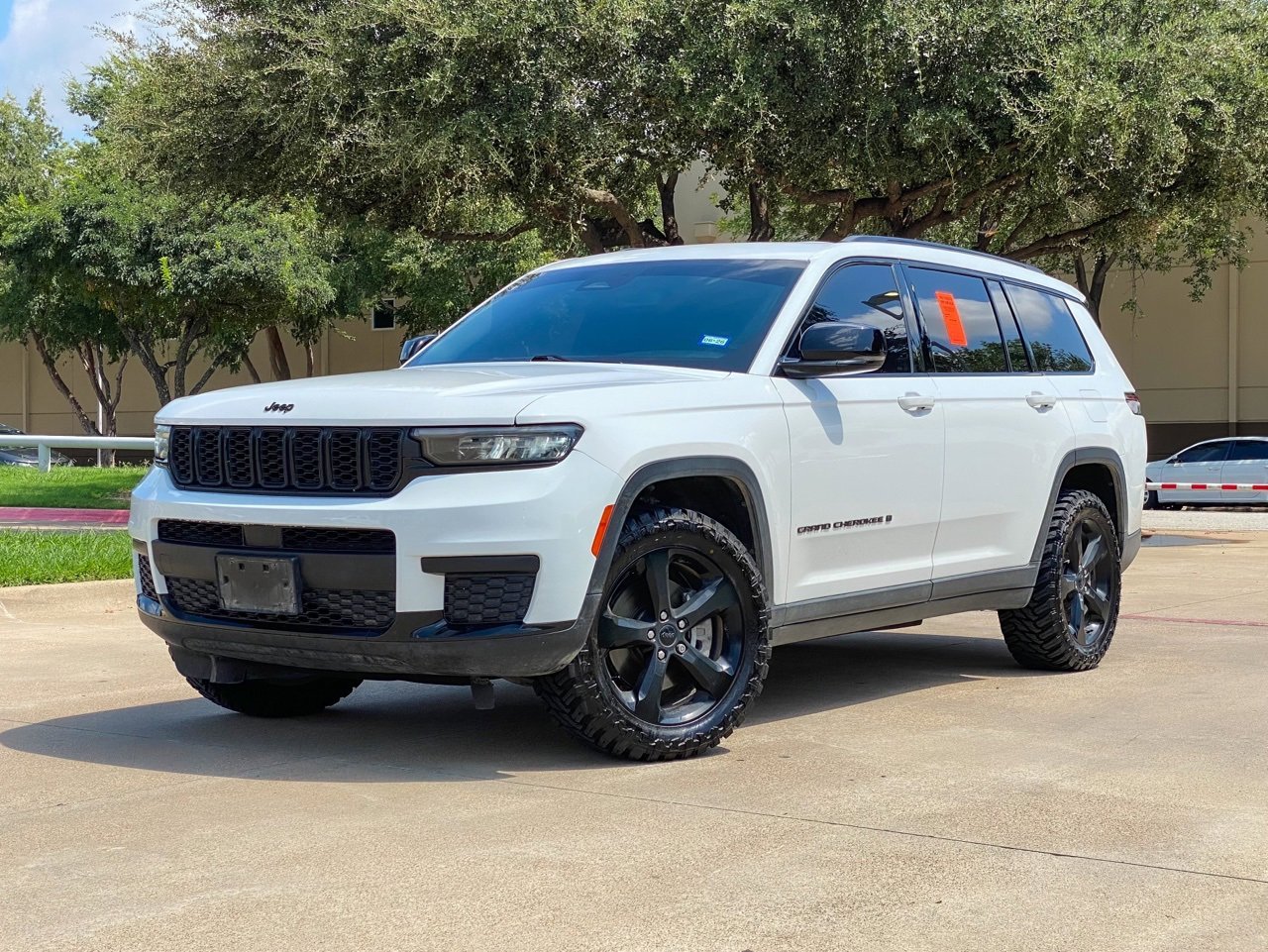 2023 Jeep Grand Cherokee Altitude photo 3