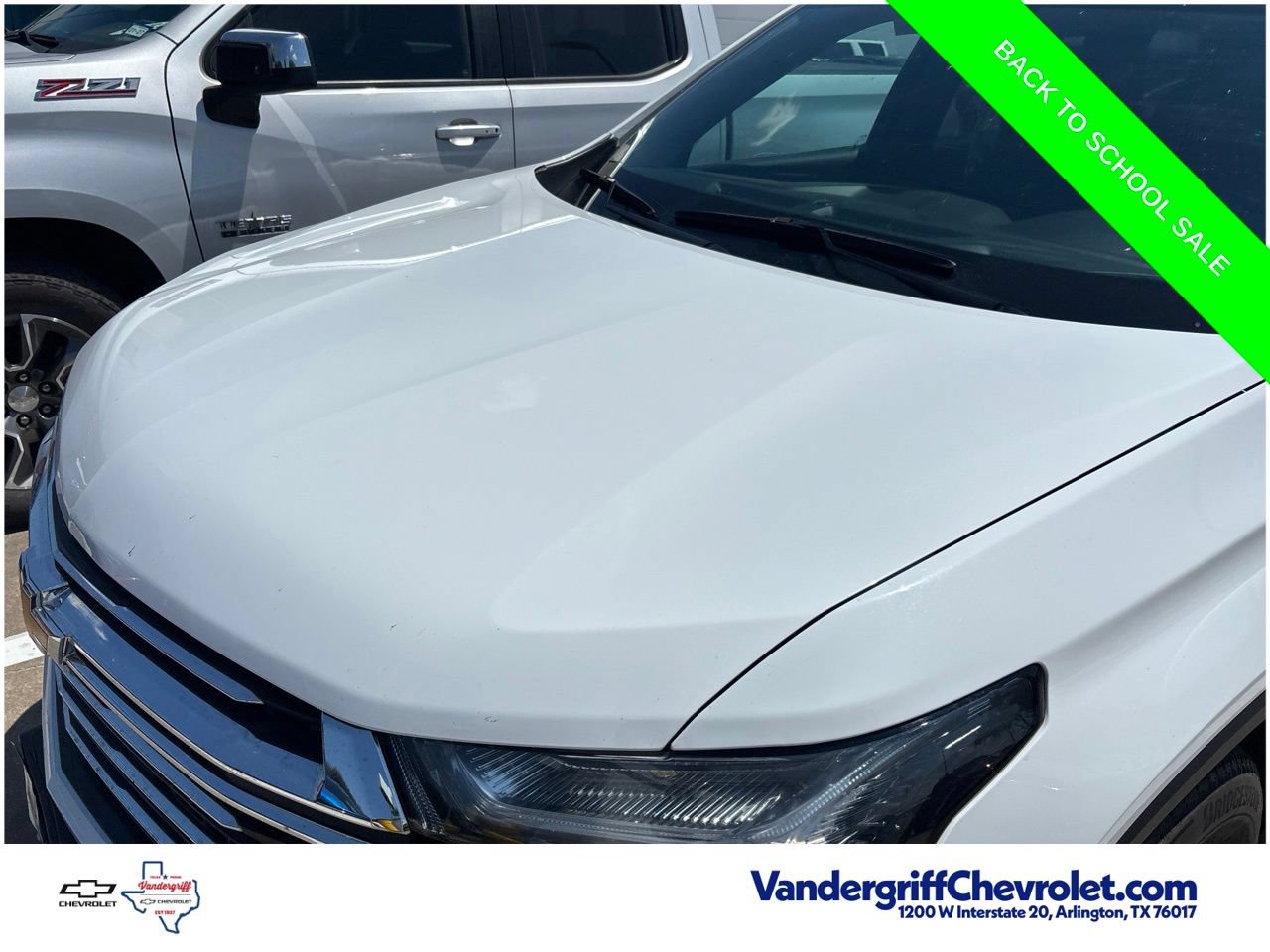 Used 2023 Summit White Chevrolet LT Cloth image 3