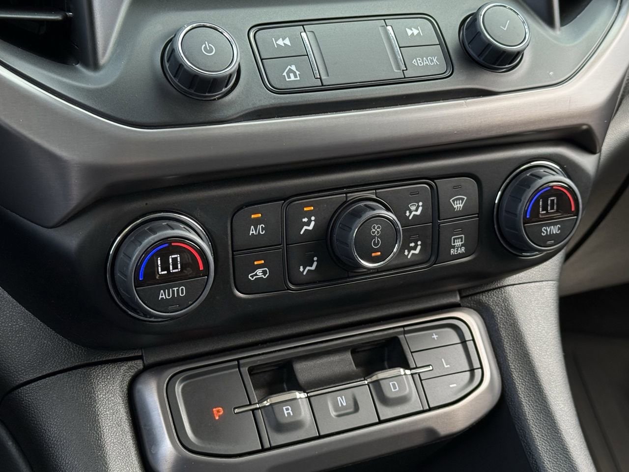 2023 GMC Acadia AT4 - Photo 18