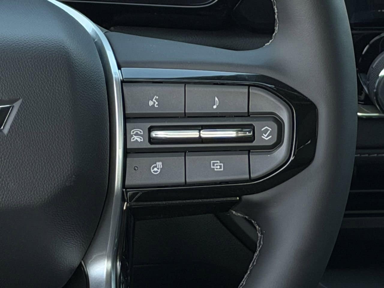 2026 Chevrolet Colorado LT - Photo 14
