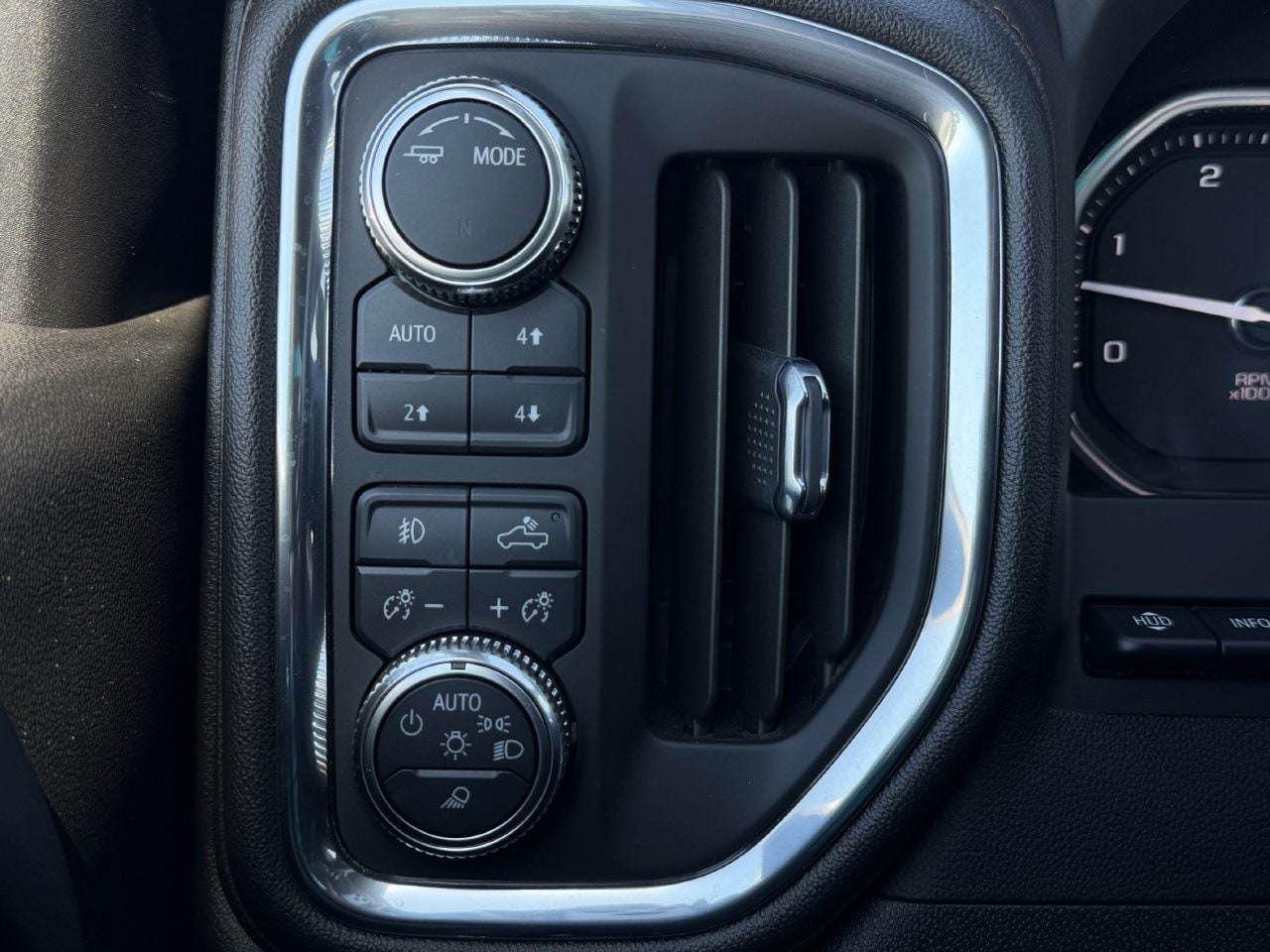 2023 GMC Sierra 3500HD AT4 - Photo 20