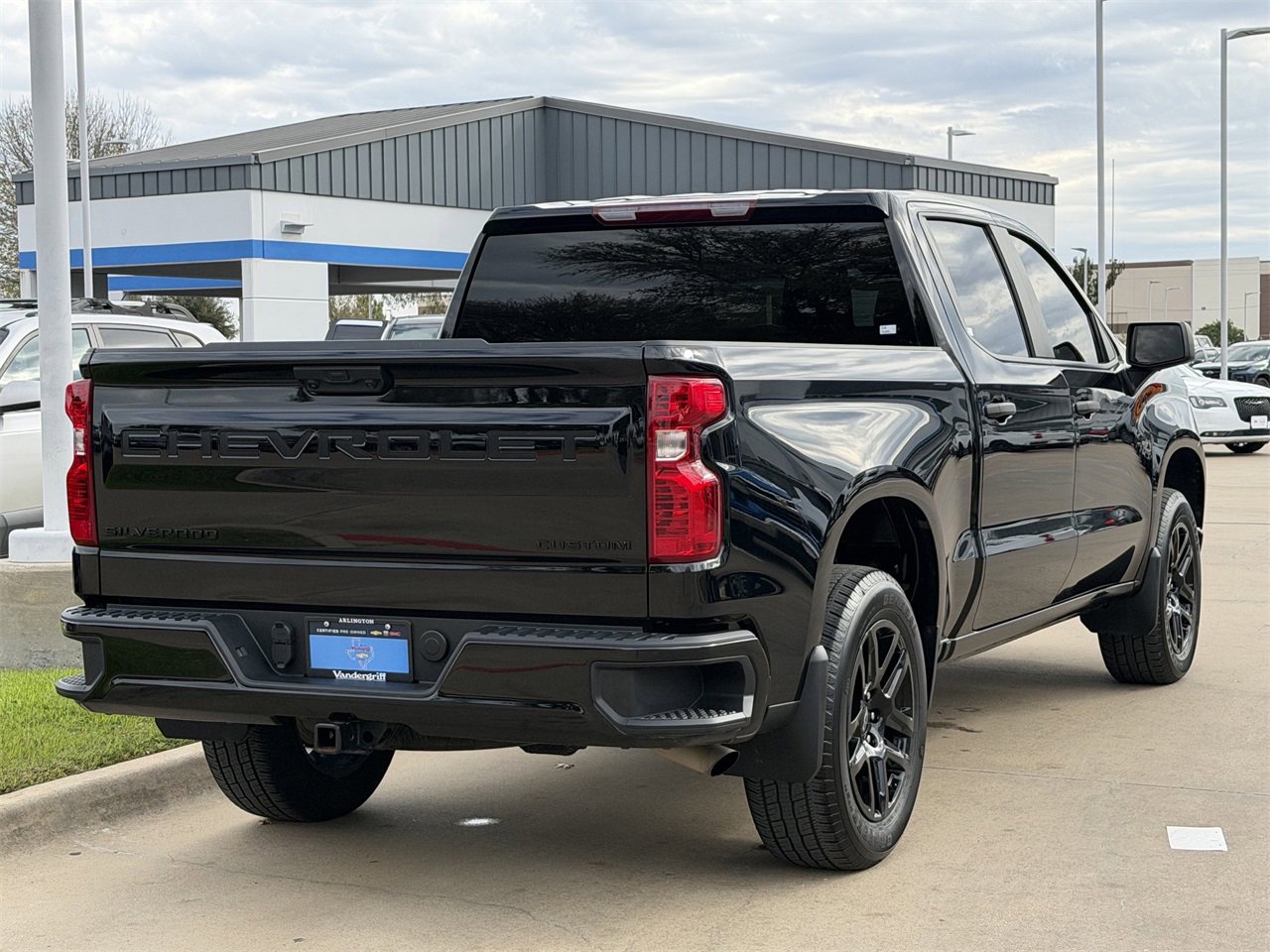 2025 Chevrolet Silverado 1500 Custom photo 4