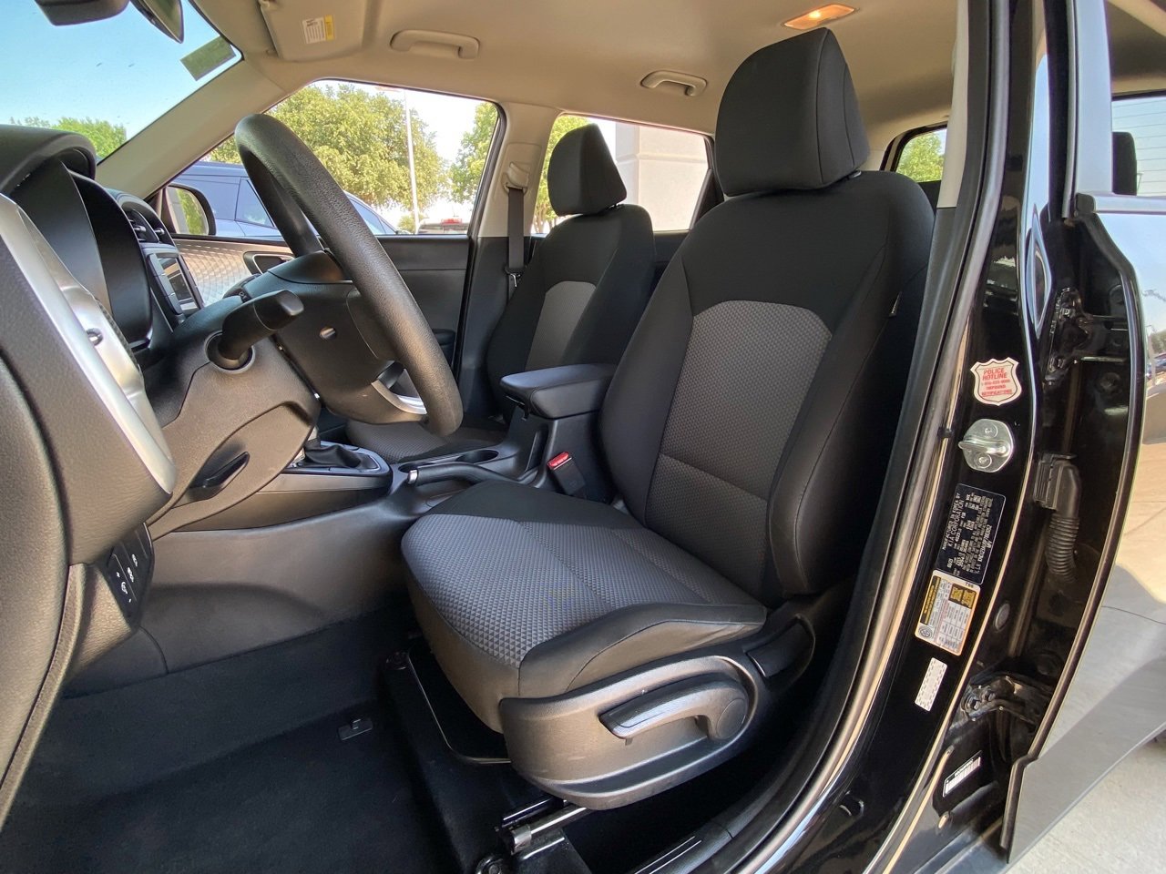 2023 Kia Soul LX photo 3