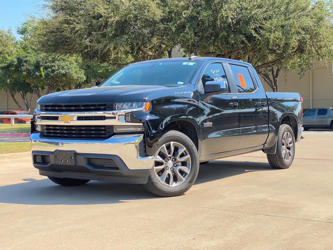2020 Chevrolet Silverado 1500 LT photo 3