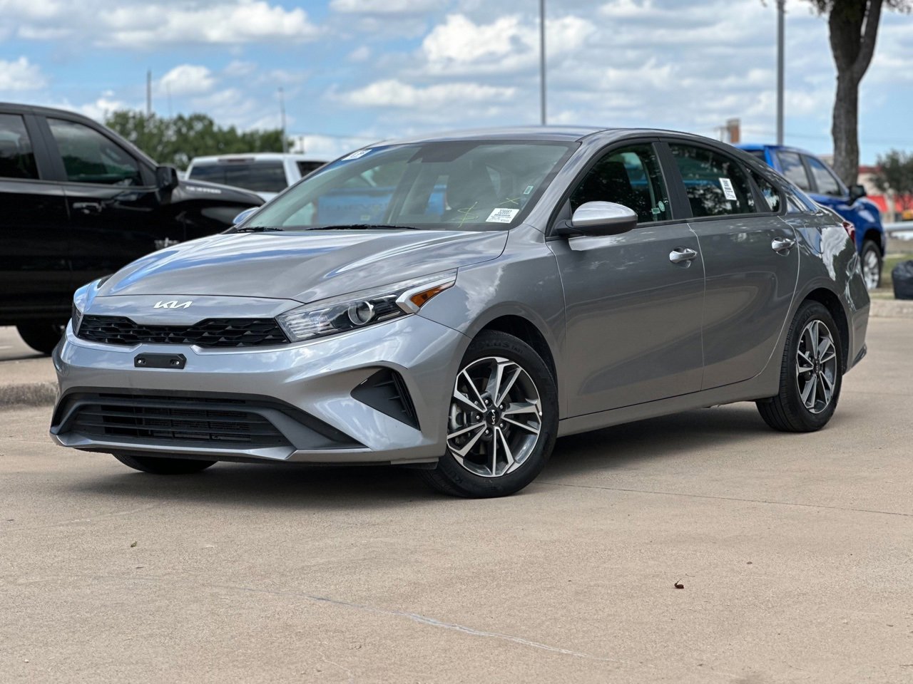 2024 Kia Forte LXS photo 3