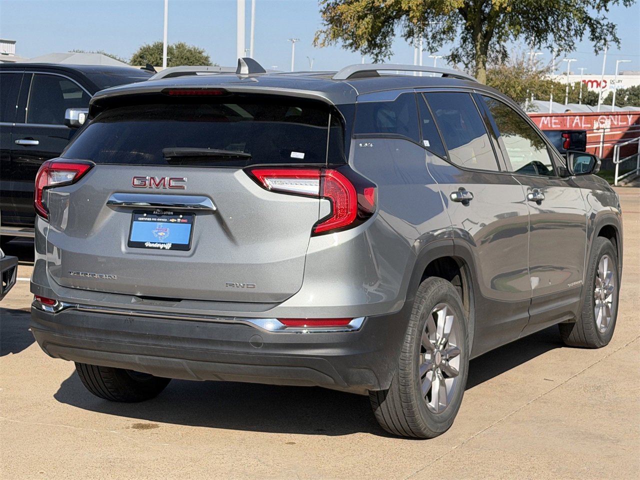 2024 Gmc Terrain SLT photo 3