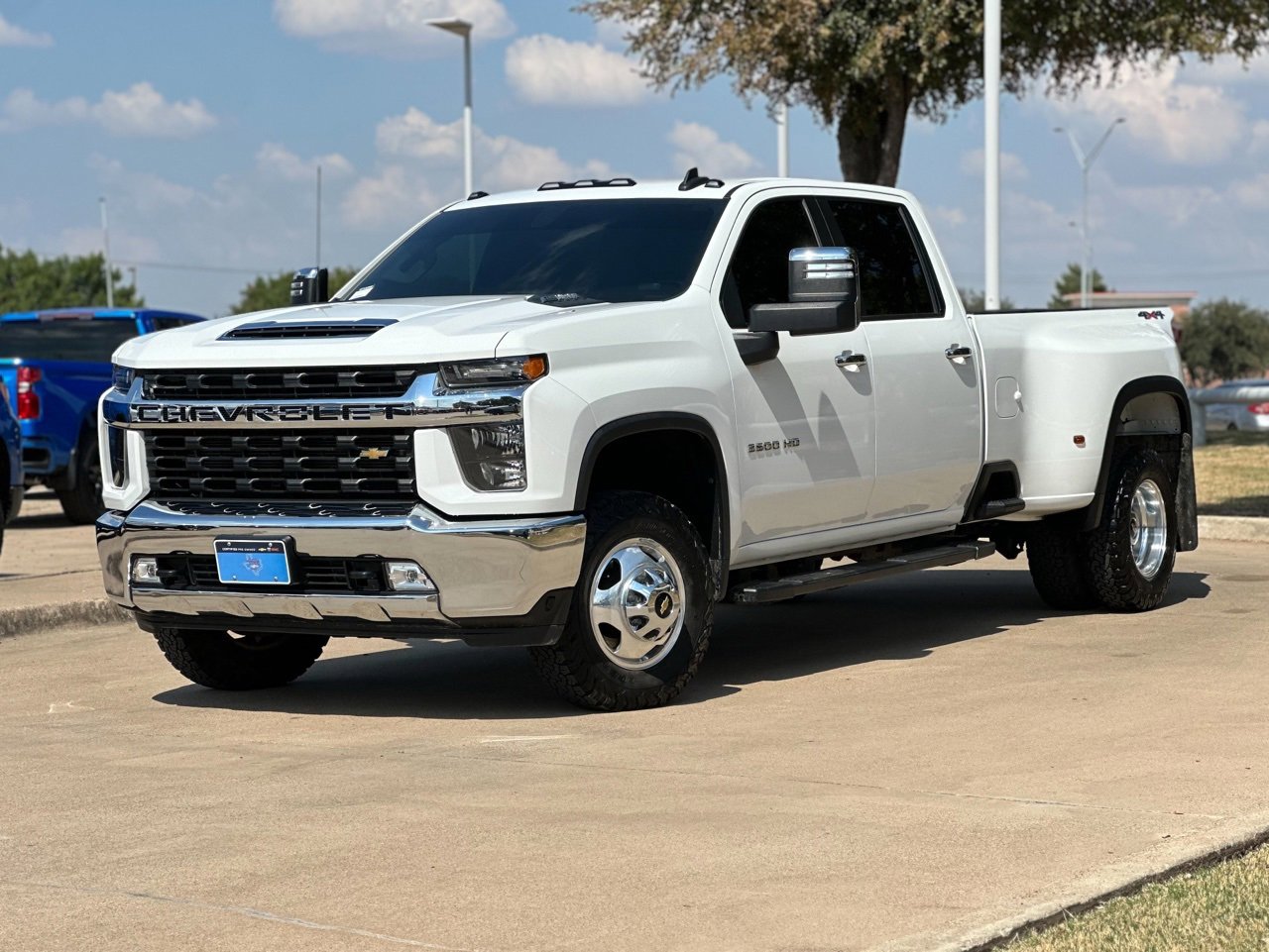 2022 Chevrolet Silverado 3500HD LT photo 3