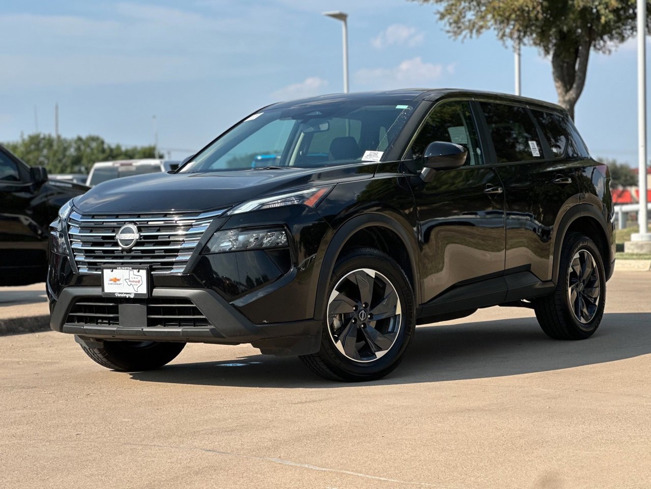2024 Nissan Rogue SV photo 2