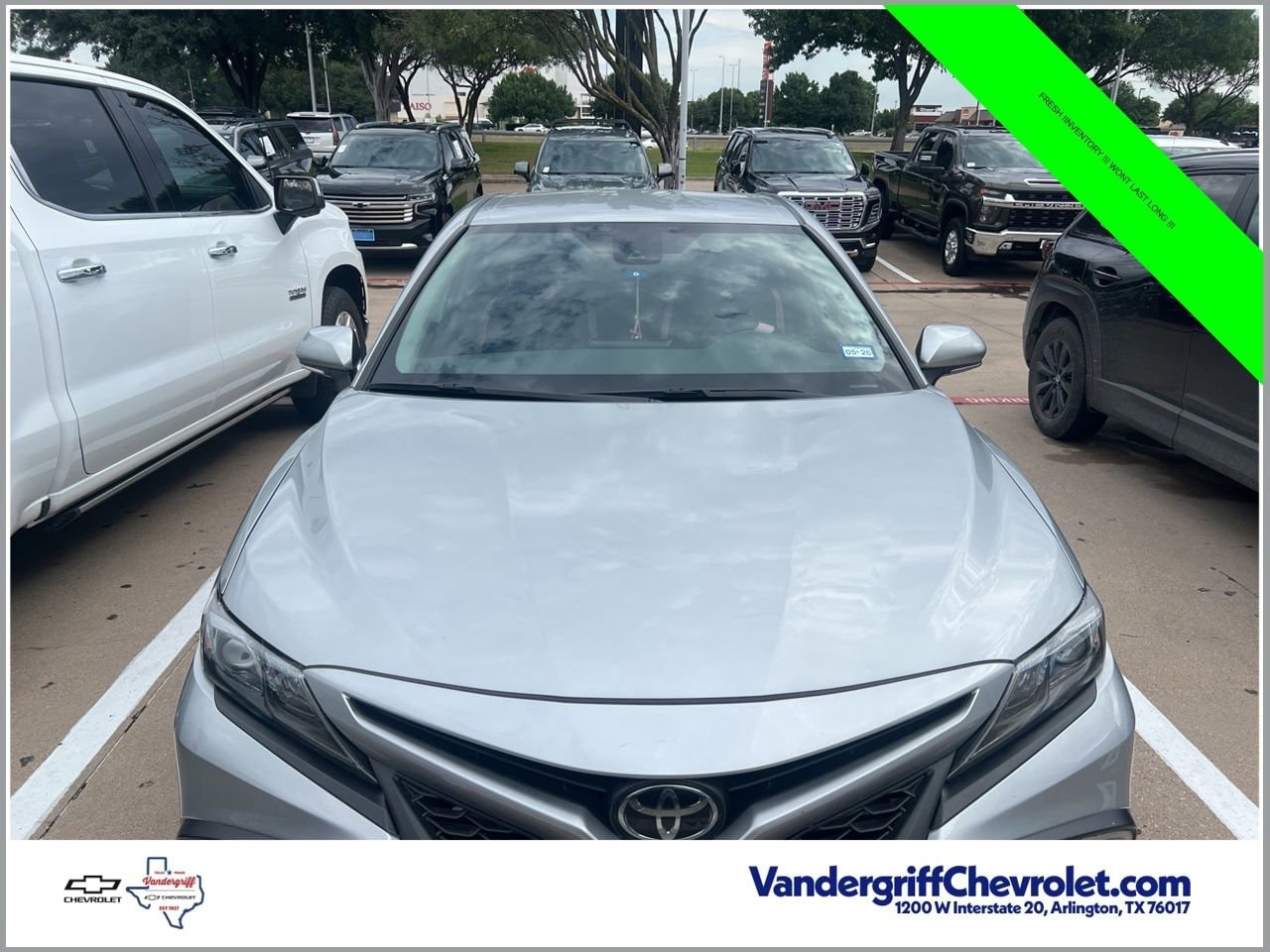 2024 Toyota Camry SE's photo