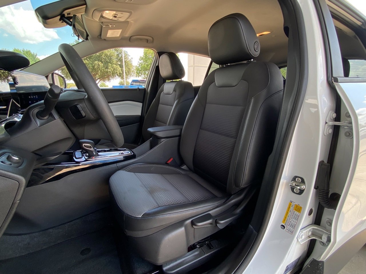 2025 Chevrolet Trax LT photo 4