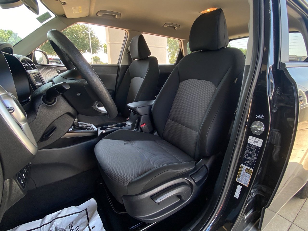 2023 Kia Soul LX photo 2