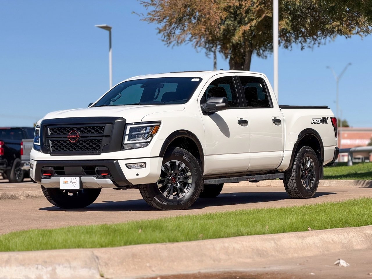 2024 Nissan Titan PRO-4X photo 3