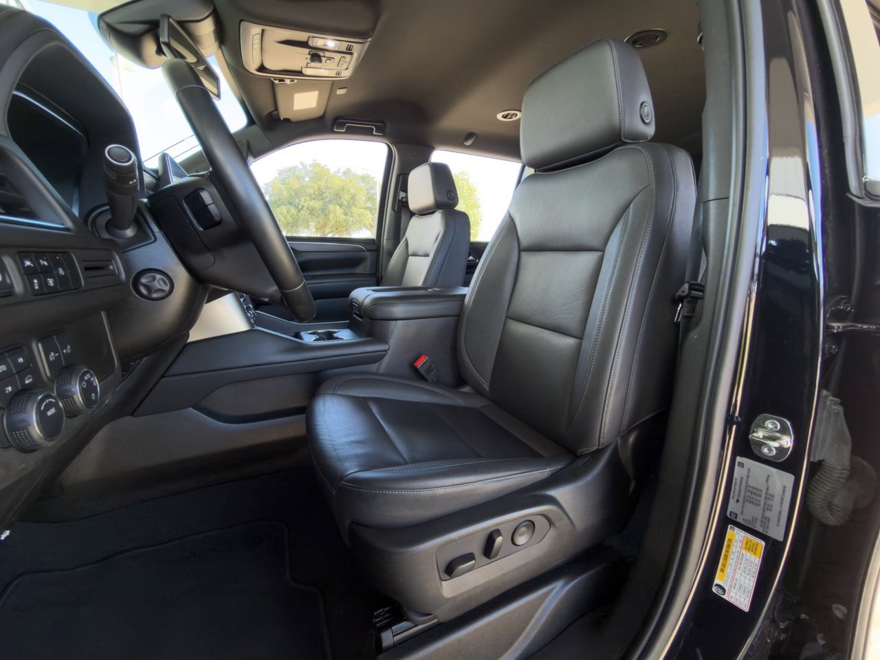 2023 Chevrolet Tahoe LT photo 3