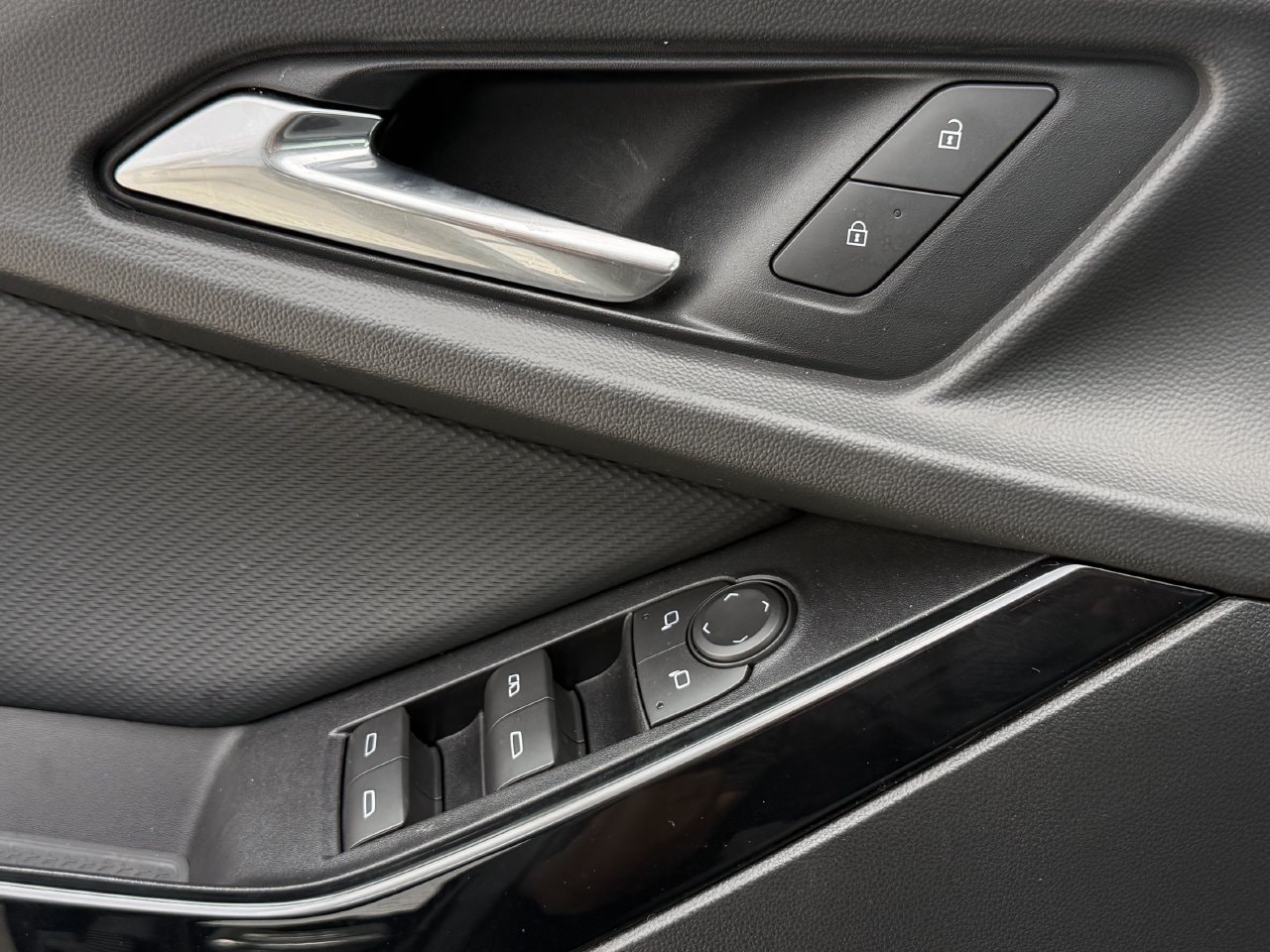 2026 Chevrolet Equinox LT - Photo 21