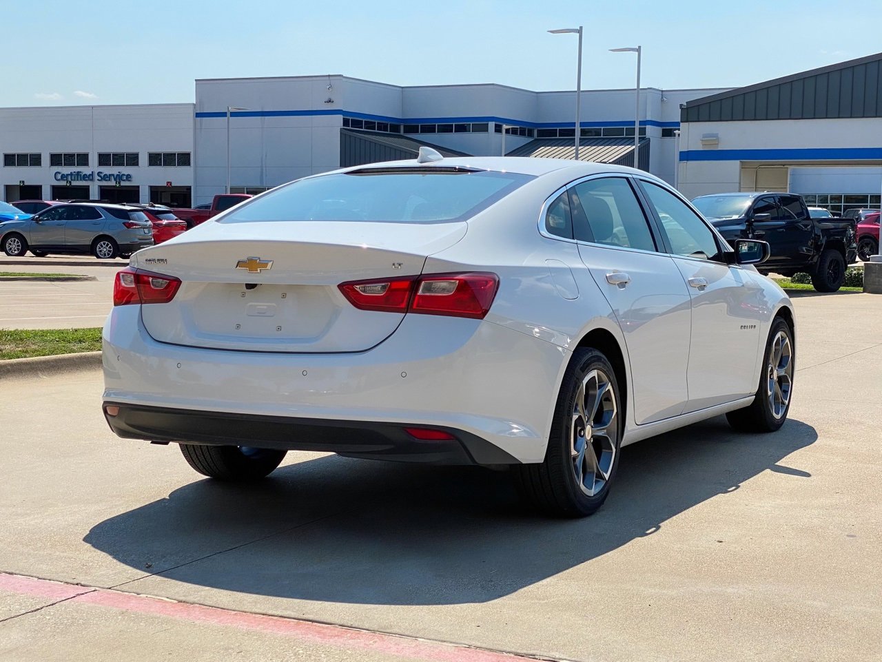 2024 Chevrolet Malibu 1LT photo 2