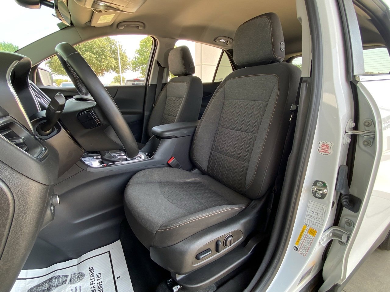2024 Chevrolet Equinox LT photo 3