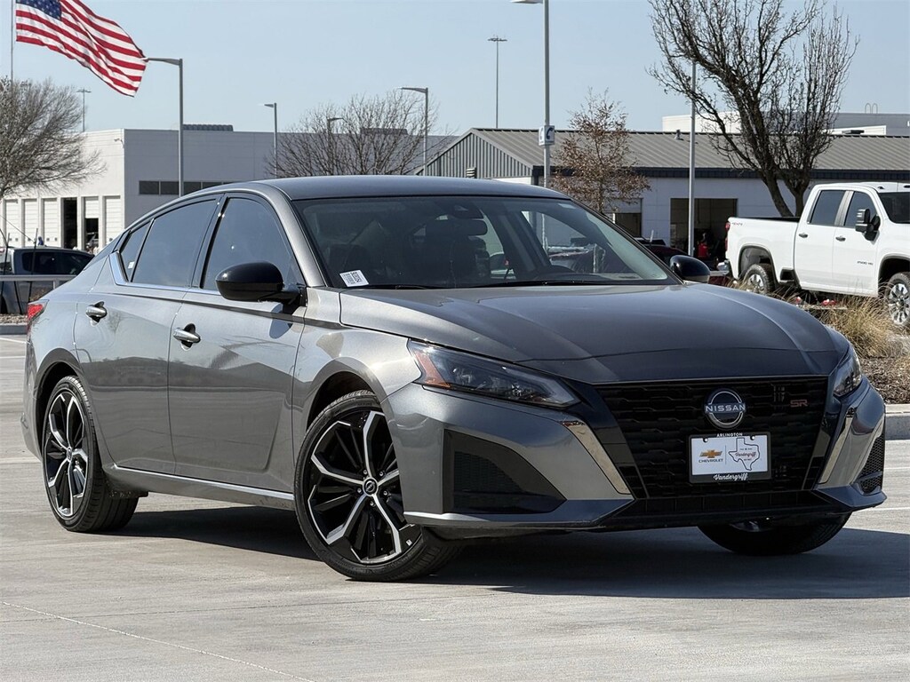 Used 2025 Nissan Altima SR Sedan