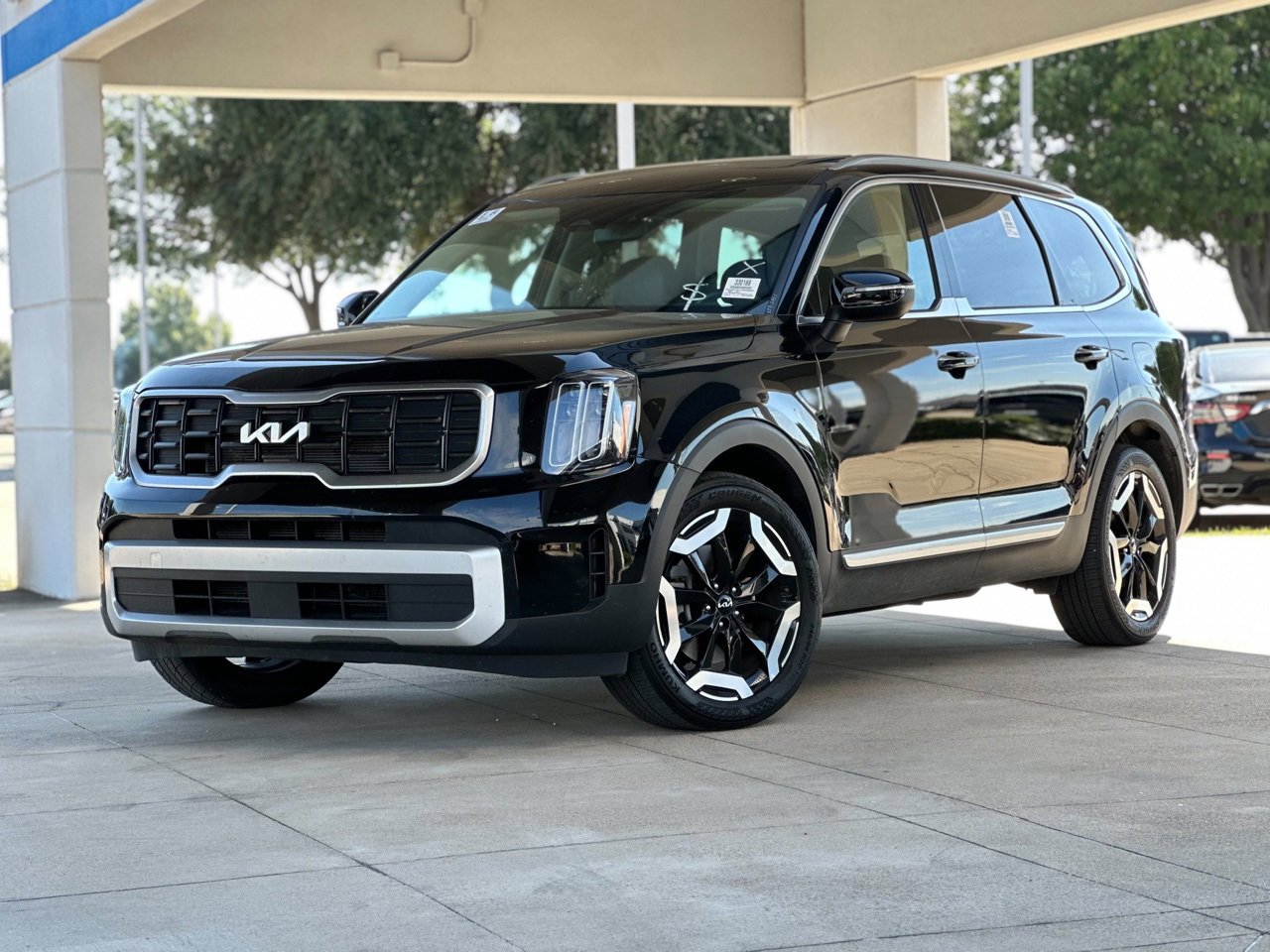 2025 Kia Telluride S photo 2