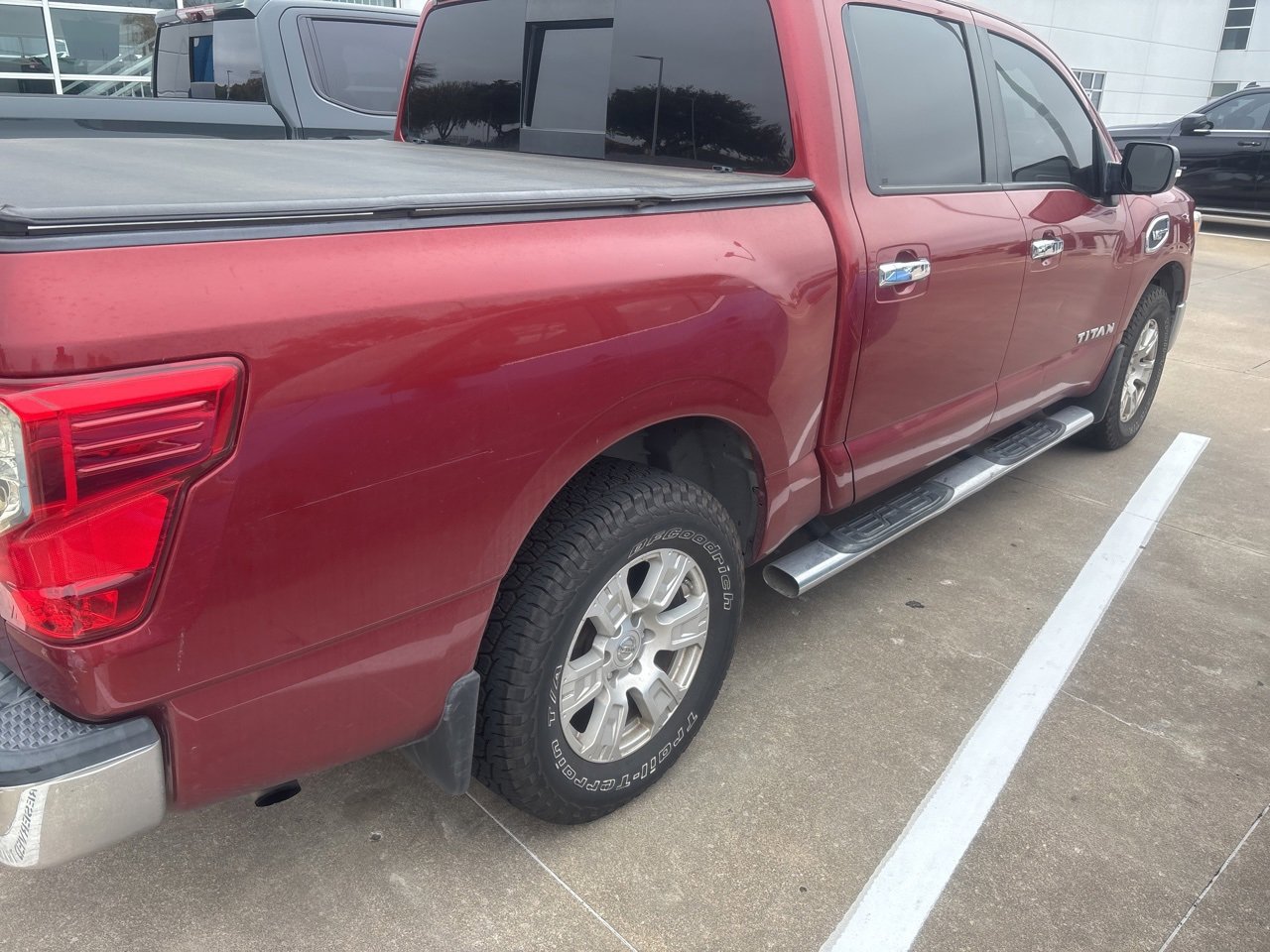 2017 Nissan Titan SV photo 2