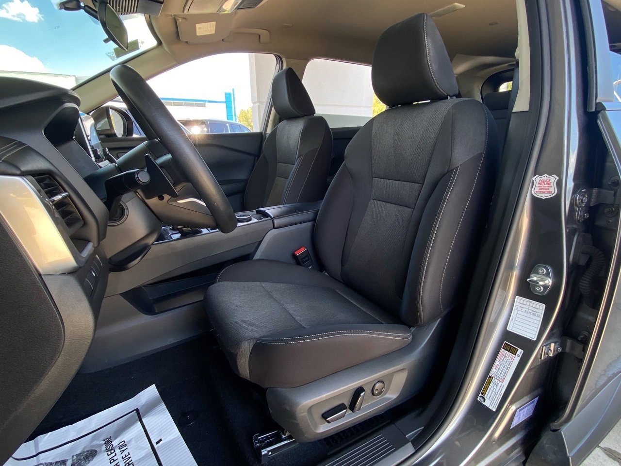 2023 Nissan Rogue SV photo 3