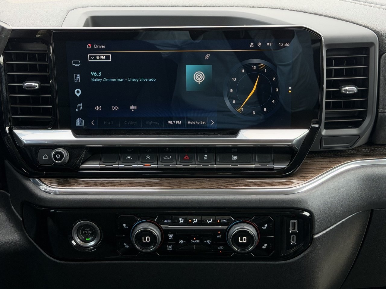 2023 Chevrolet Silverado 1500 LT - Photo 16