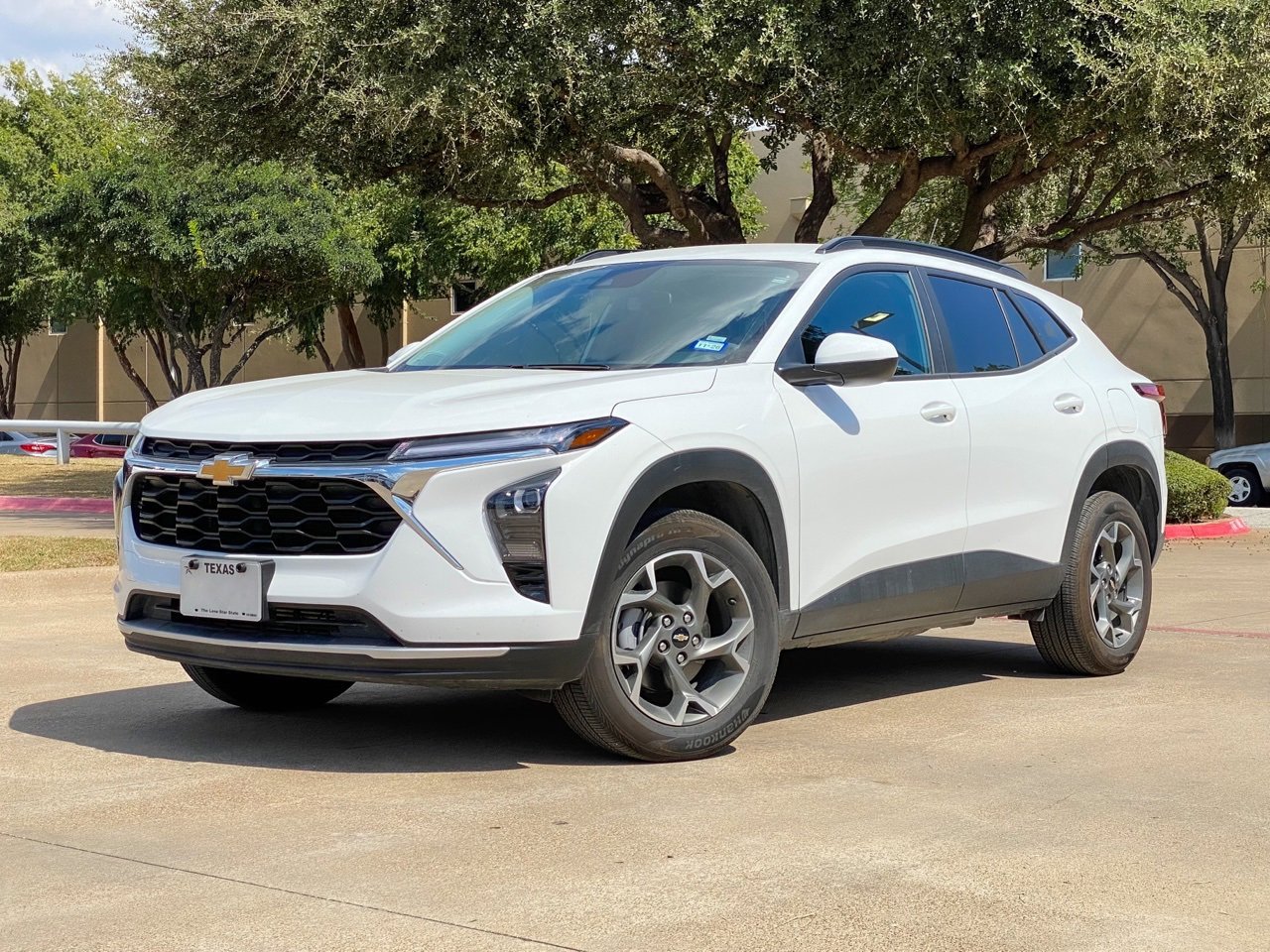 2025 Chevrolet Trax LT photo 3
