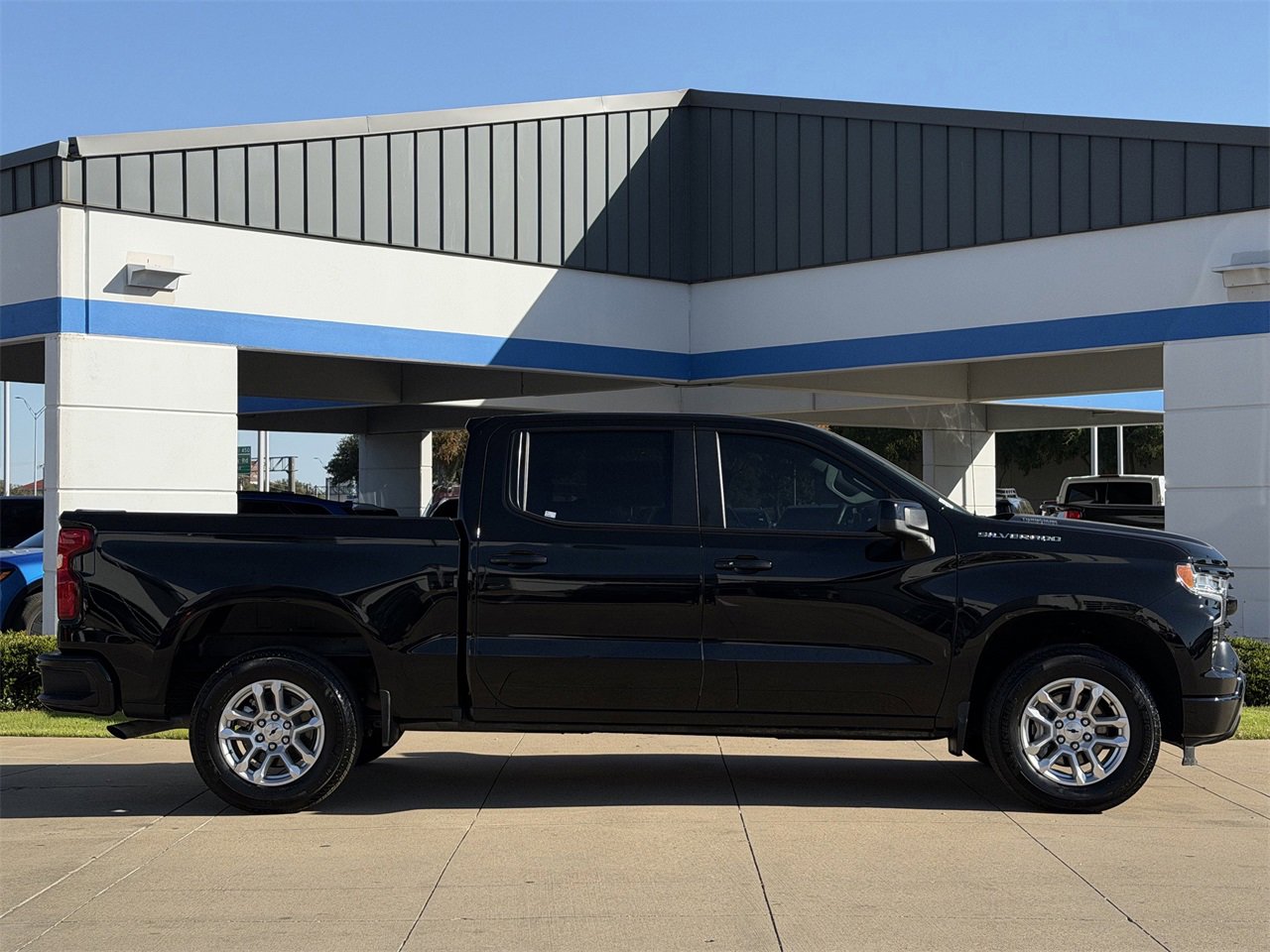 2025 Chevrolet Silverado 1500 RST photo 2