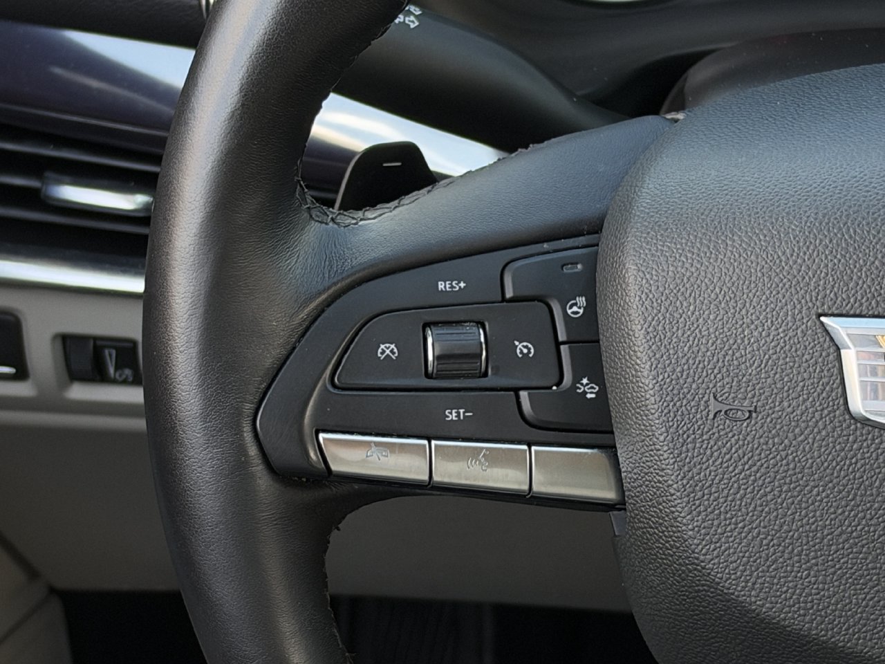 2023 Cadillac XT4 Luxury - Photo 13