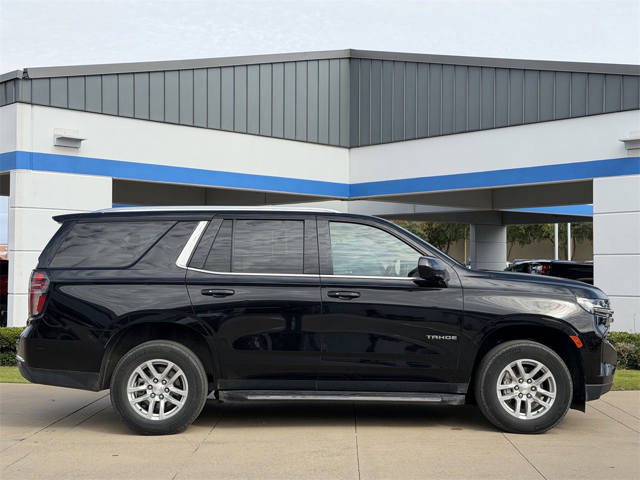 2024 Chevrolet Tahoe LT photo 2