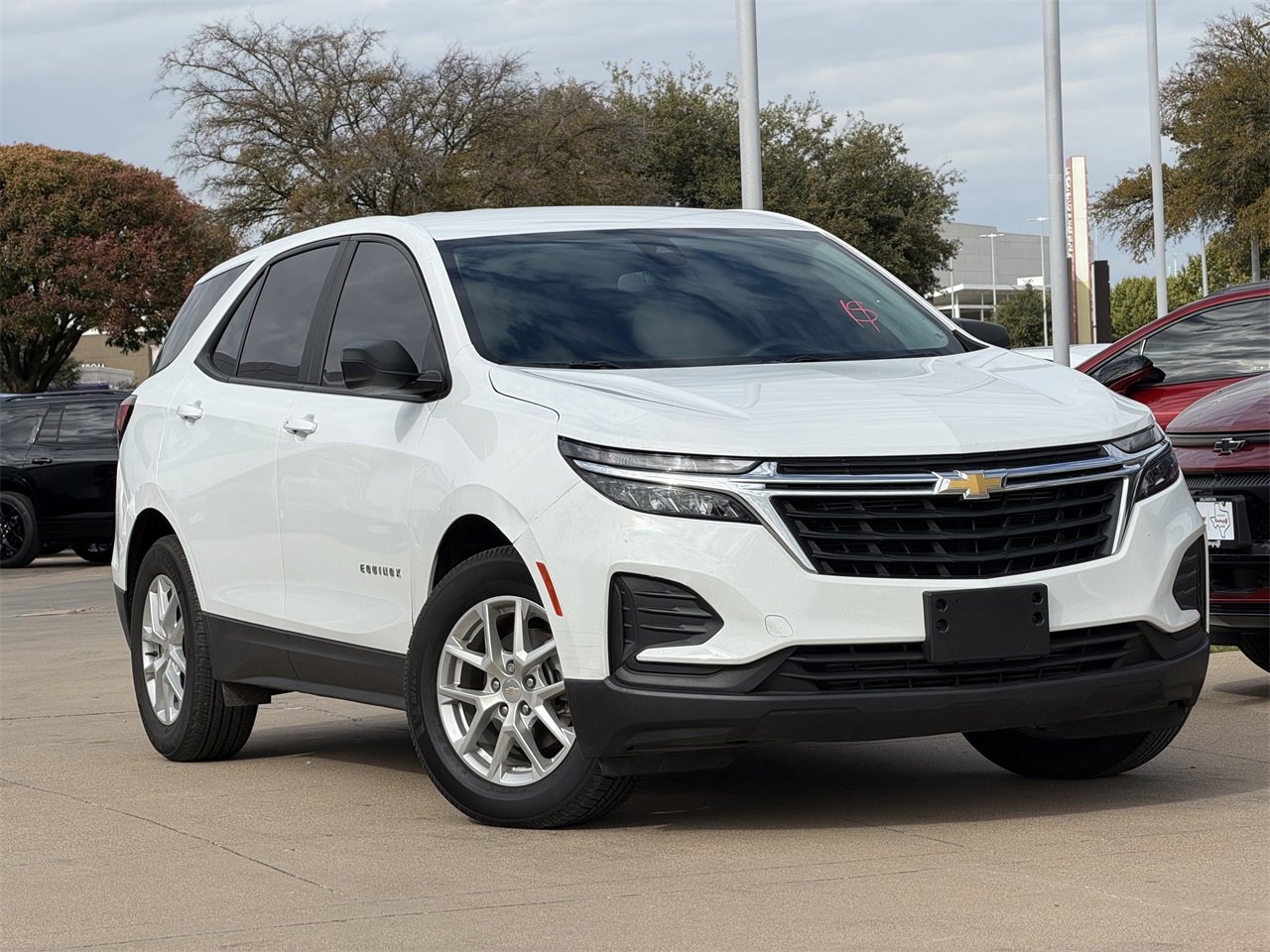 2024 Chevrolet Equinox LS photo 2