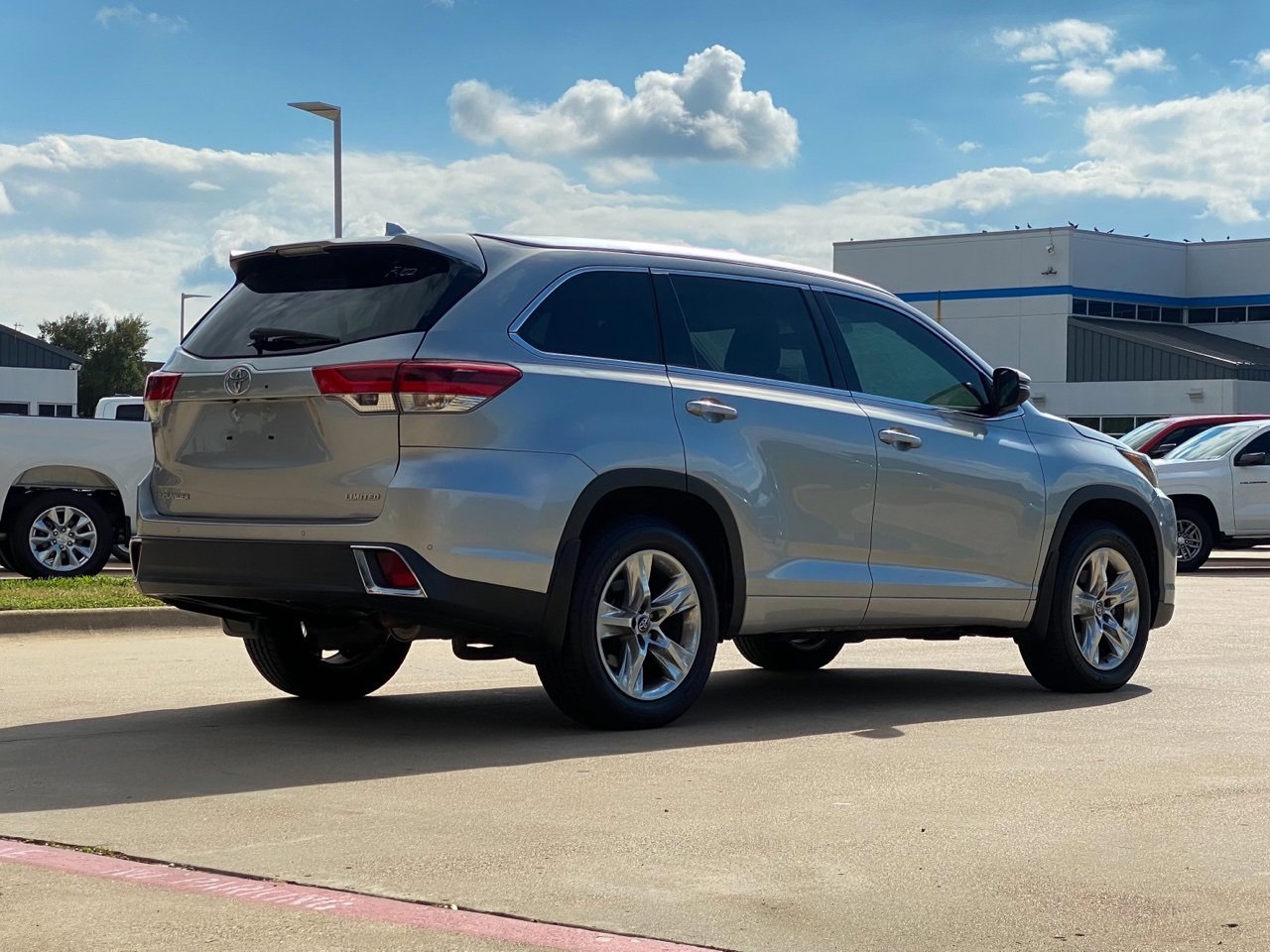 Used 2018 Toyota Highlander Limited with VIN 5TDYZRFH8JS238848 for sale in Arlington, TX