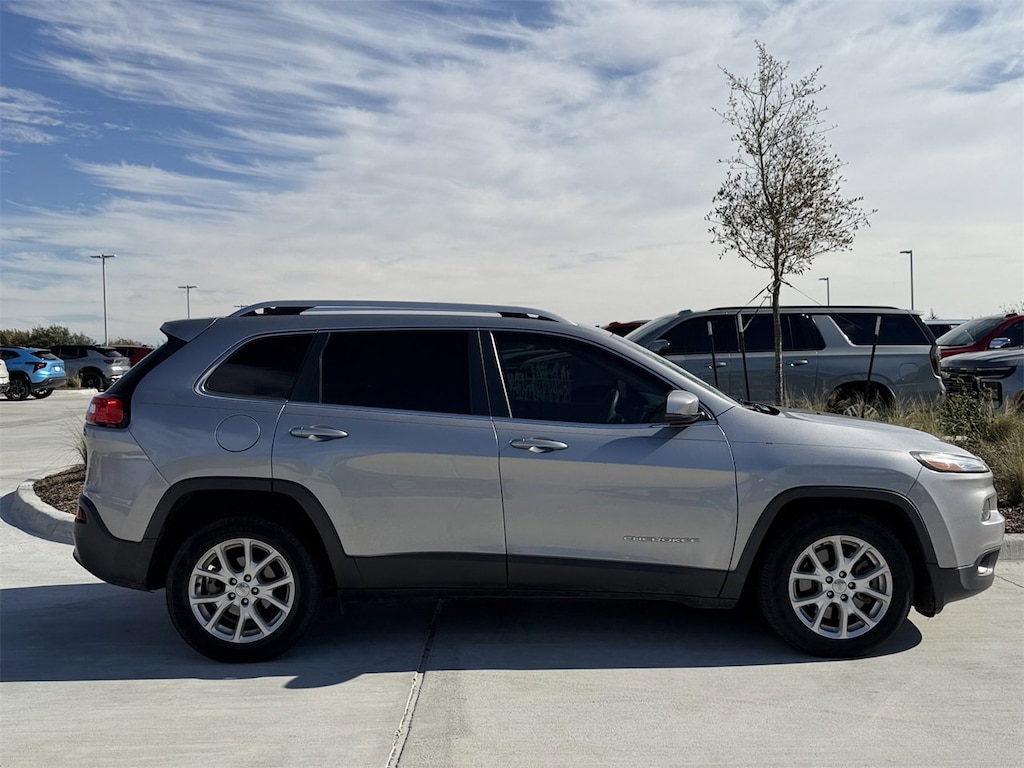 Used 2017 Jeep Cherokee Latitude SUV