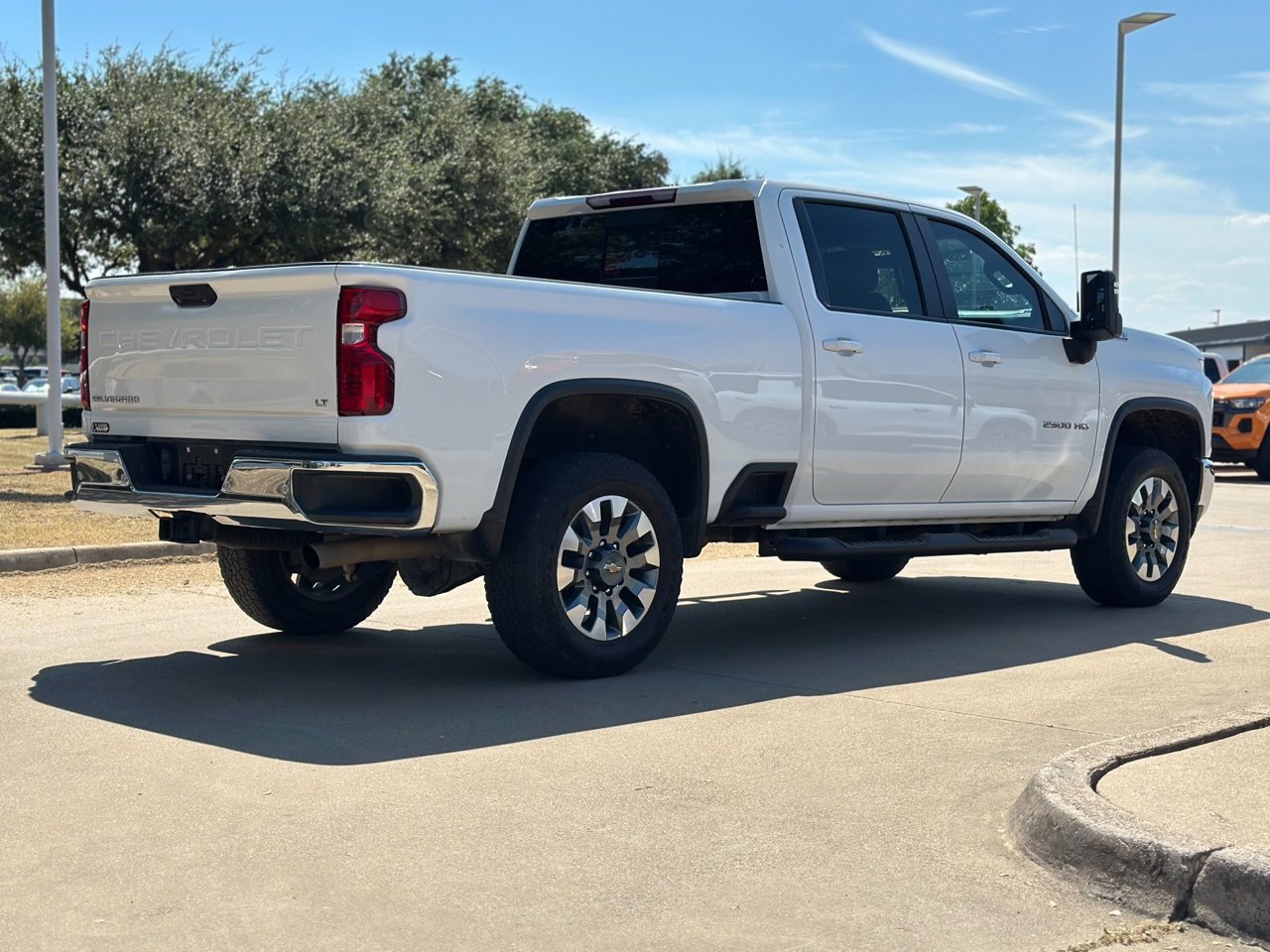 2023 Chevrolet Silverado 2500HD LT photo 2