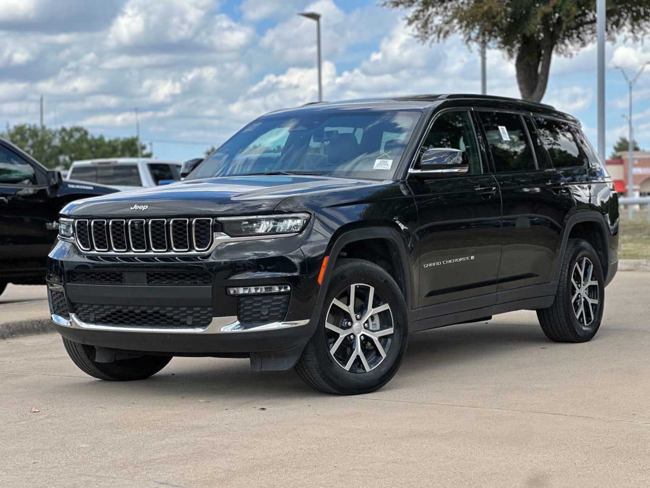2024 Jeep Grand Cherokee Limited photo 3