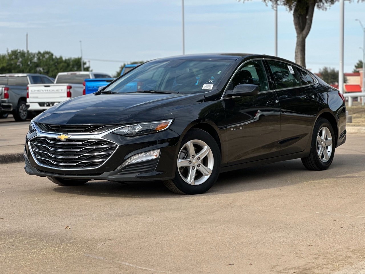 2024 Chevrolet Malibu 1LT photo 2