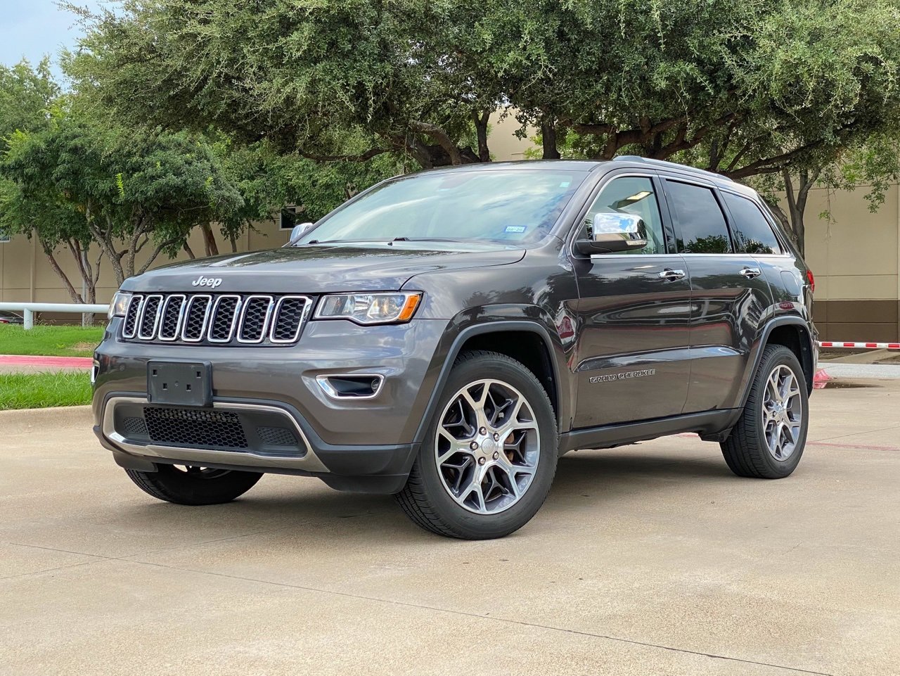 2019 Jeep Grand Cherokee Limited photo 2