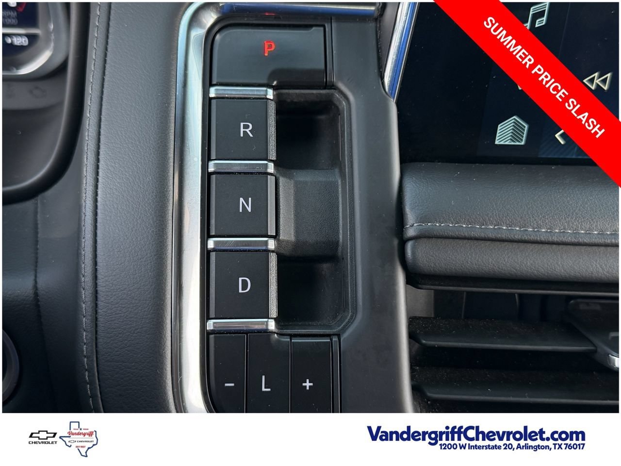 2024 Chevrolet Suburban LT - Photo 19