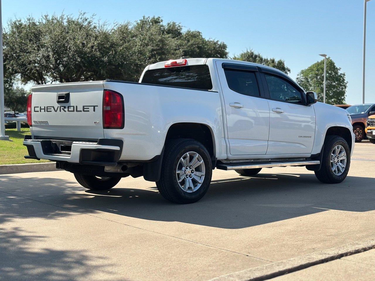 2021 Chevrolet Colorado LT photo 2