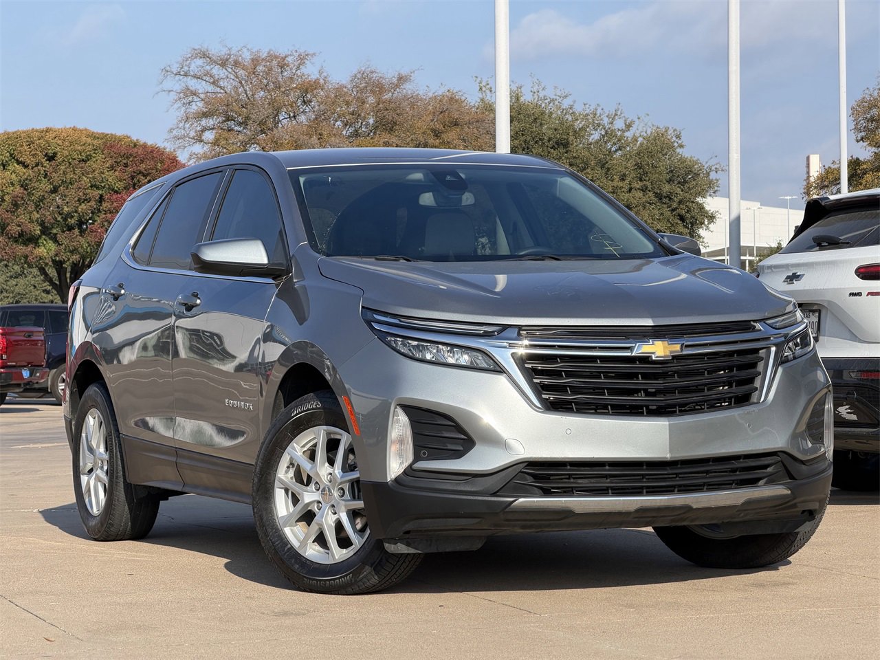 2024 Chevrolet Equinox LT photo 2