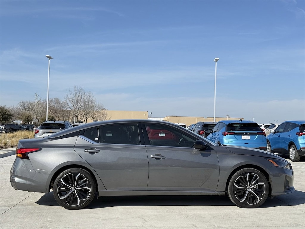 Used 2025 Nissan Altima SR Sedan