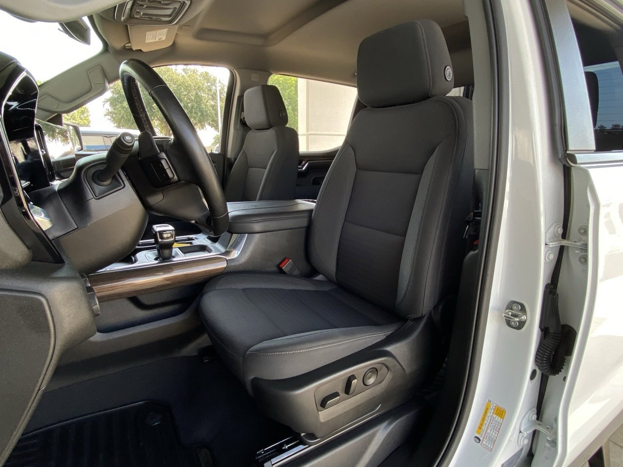 2023 Chevrolet Silverado 1500 RST photo 4