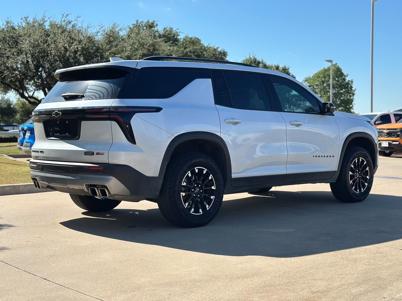 2024 Chevrolet Traverse Z71 photo 2