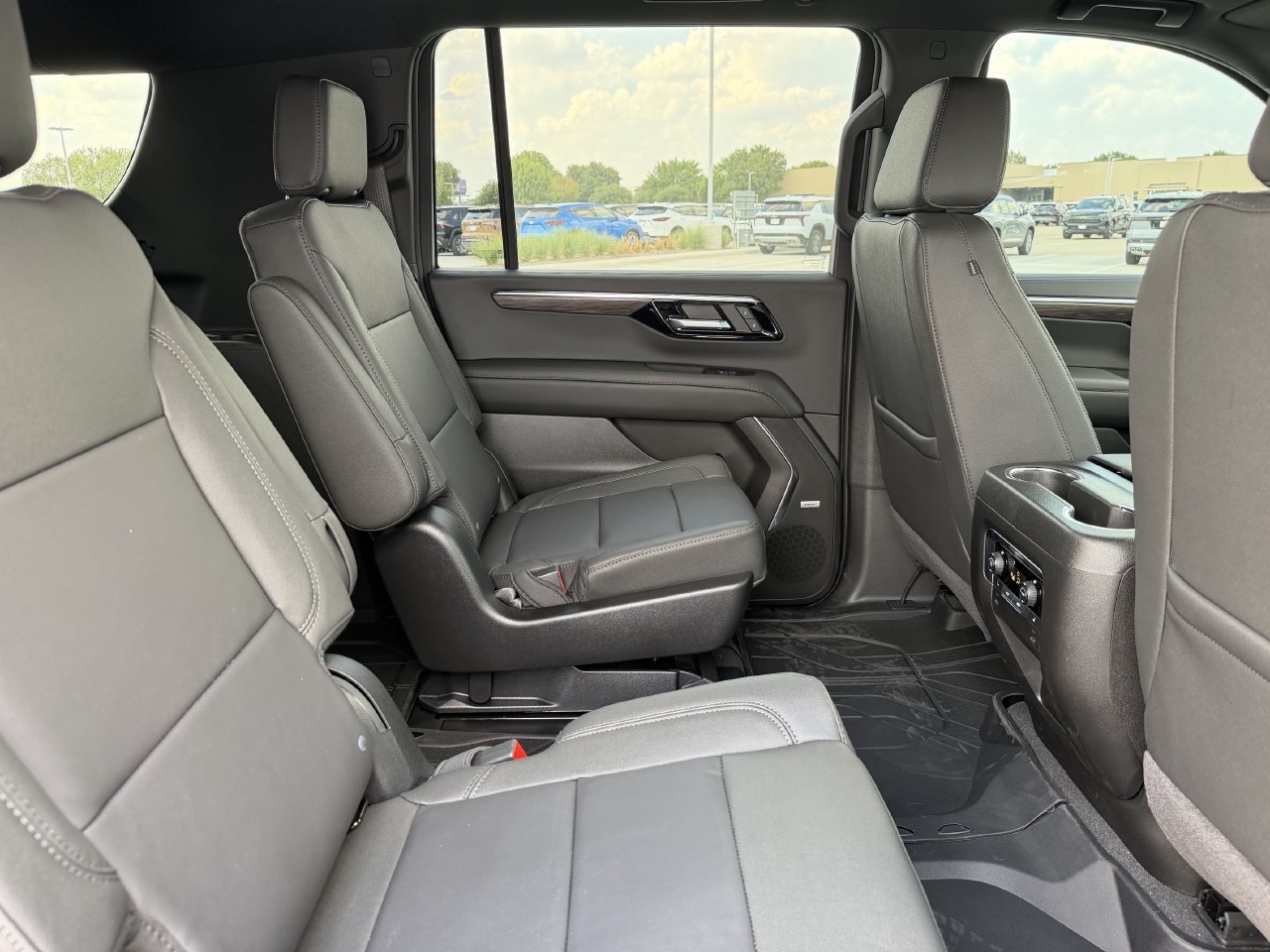 2026 Chevrolet Suburban Z71 - Photo 28