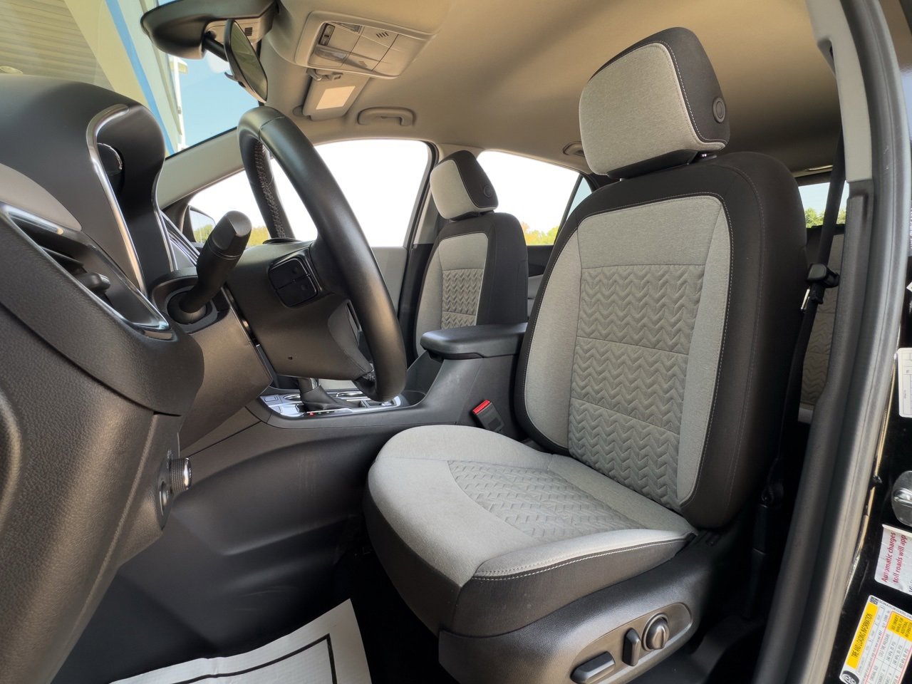 2024 Chevrolet Equinox LT photo 3